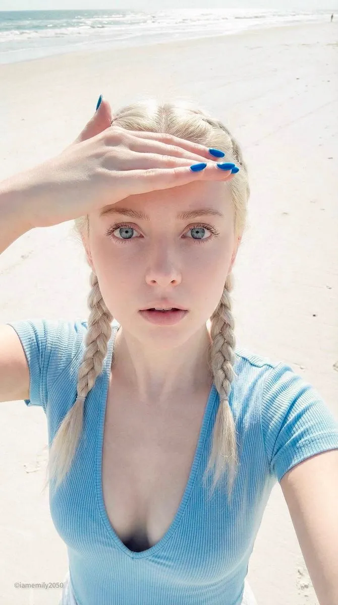 { "format": { "type": "editorial", "intent": "candid/selfie/accidental",…