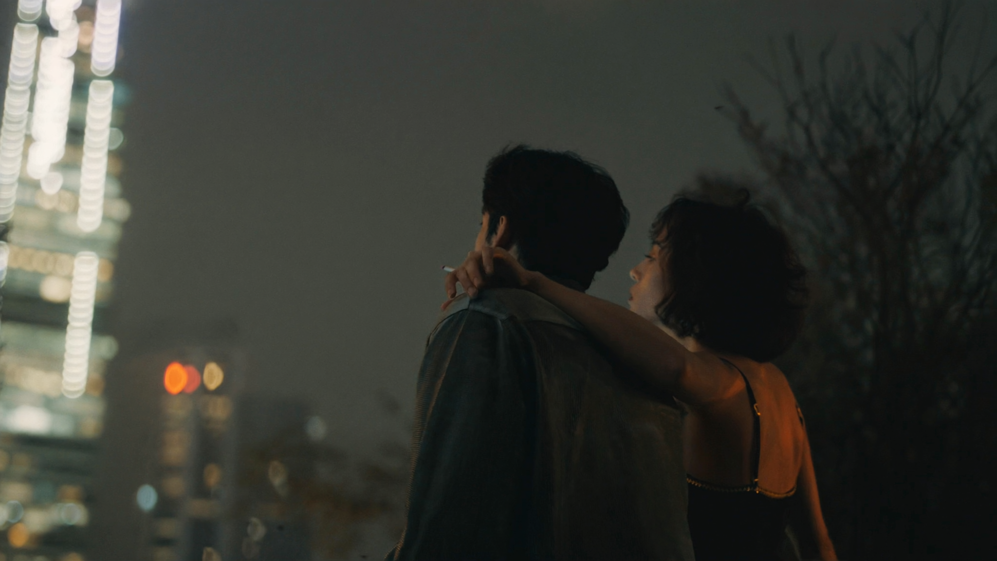 {"silteme": "zxcv", "Caption": "At night on a balcony set, a young woman in a...