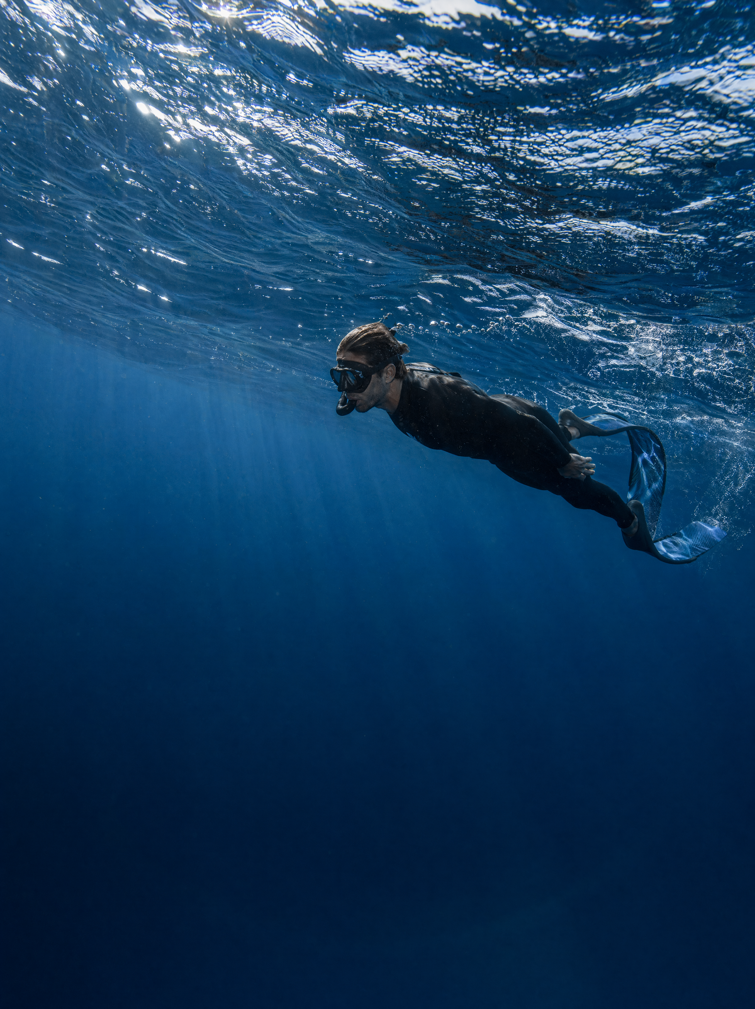 Here's a detailed photo prompt that captures the underwater cinematic feel, light,...